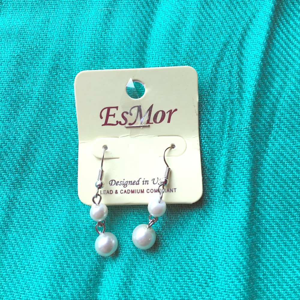 Pearl drop earrings