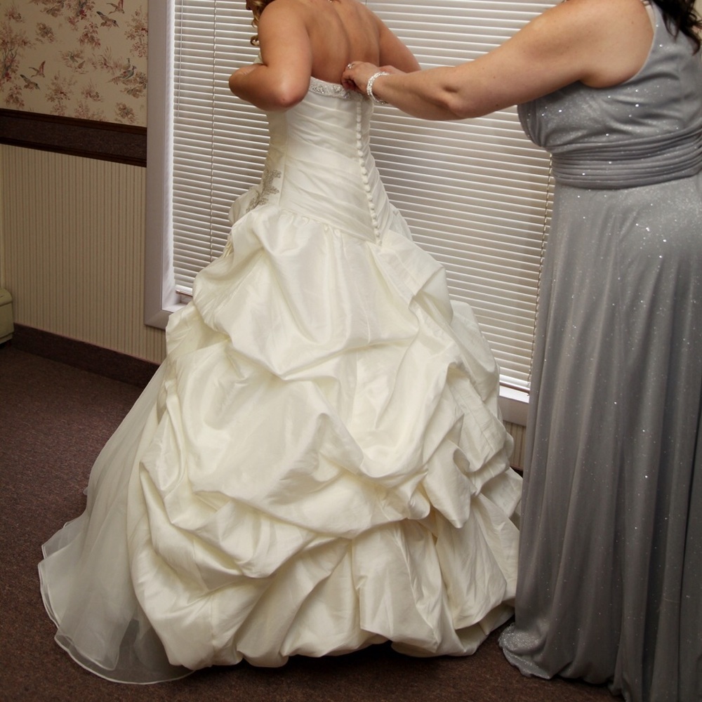 Davids bridal wedding gown - Picture 4 of 6