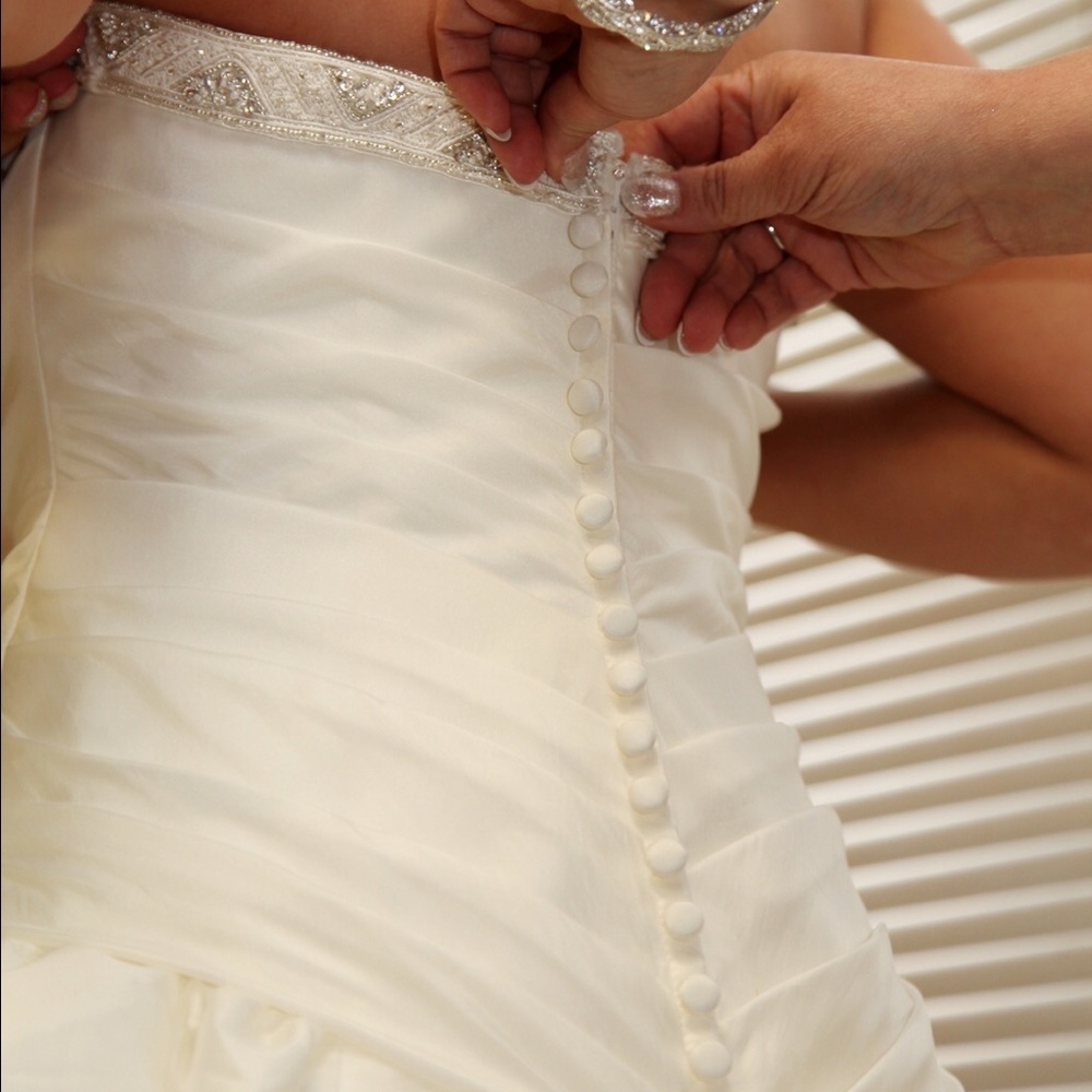 Davids bridal wedding gown - Picture 5 of 6