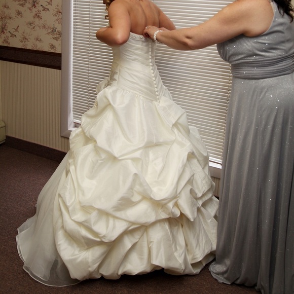 Davids bridal wedding gown - Picture 4 of 6