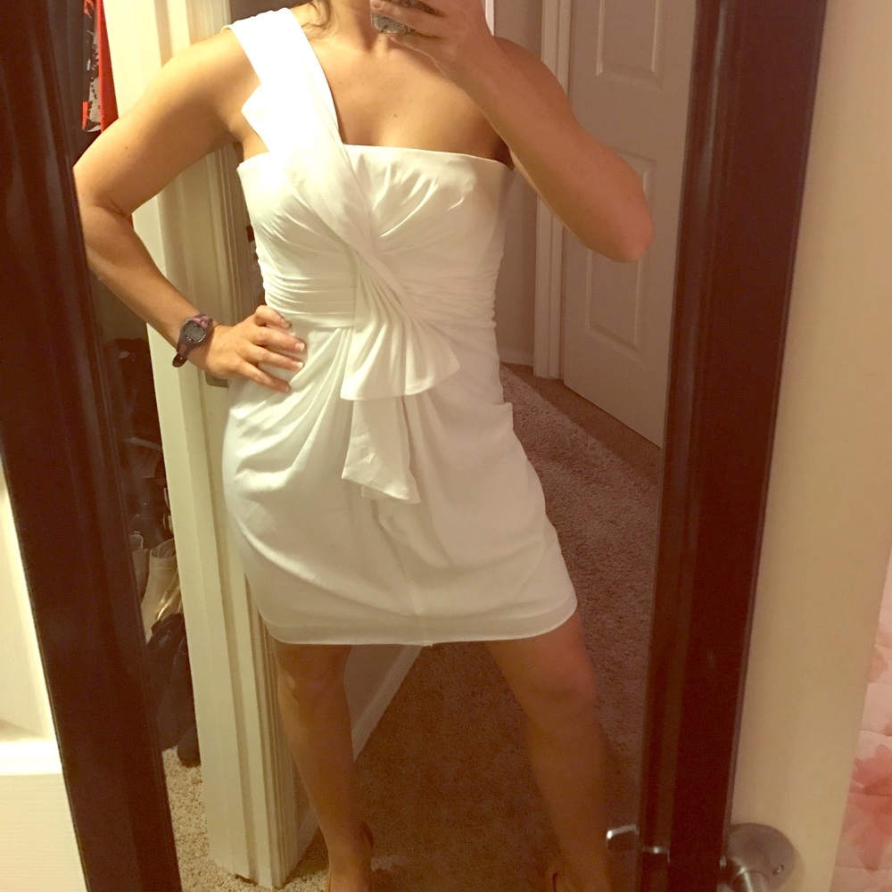 White BCBG dress new with tag .6 size