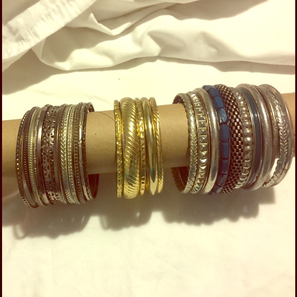 SALE Lots of bangles!!