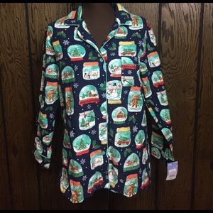 Snow globes pajamas is in a set