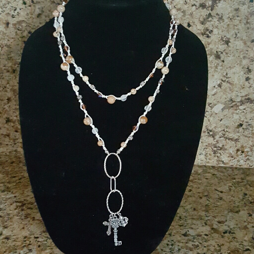 Gorgeous 22"L necklace