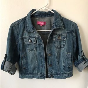 Cute trendy cropped denim jacket