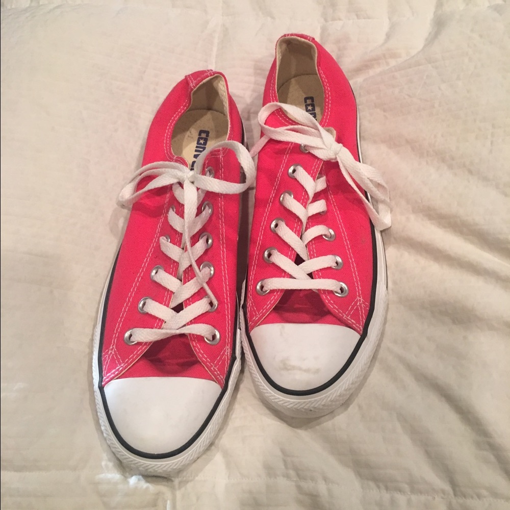 Got pink lace up converse