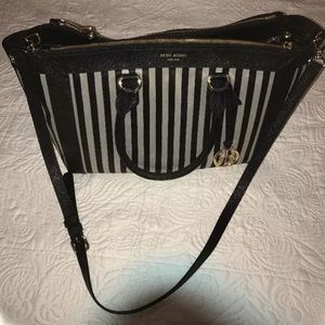 NWT Henri Bendel Stripe purse