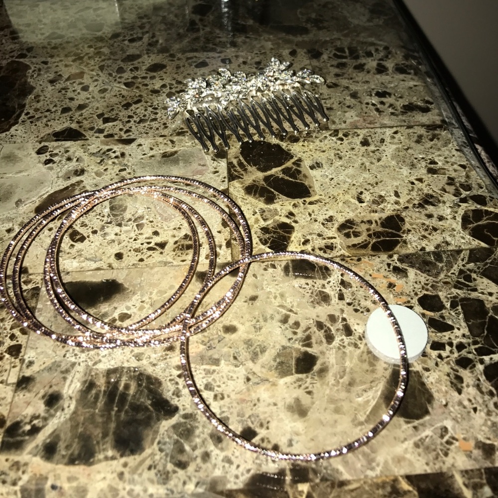 Bundle !!! Hair accessory and gold bangles!!☀️