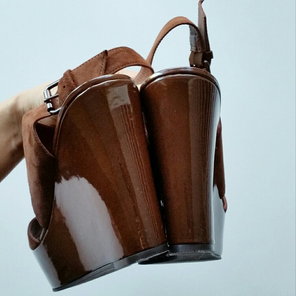 Juicy Couture Brown Suede Platform Wedges - Picture 4 of 7