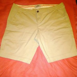 Khaki Perfect bermudas