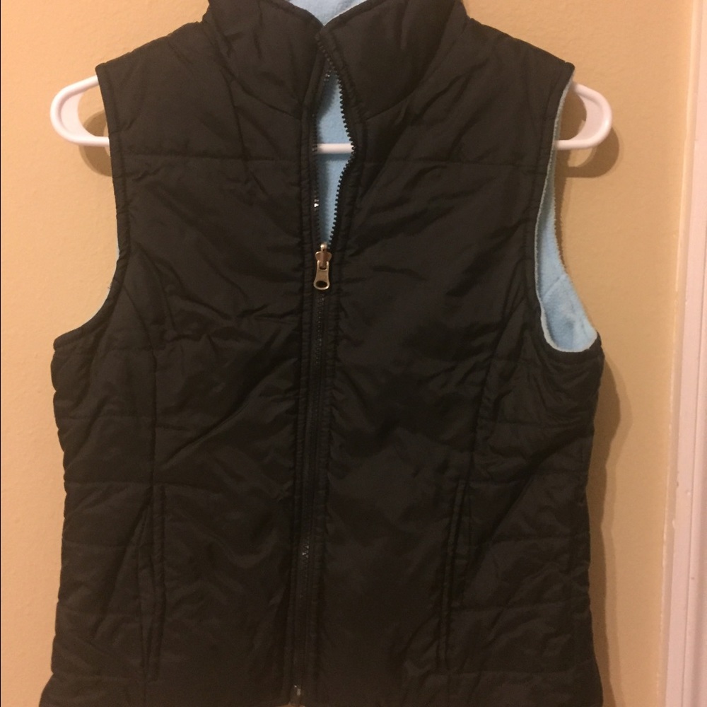 Reversible sleeveless vest
