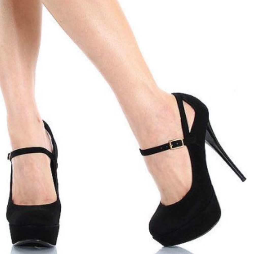 Qupid Mary Jane Pumps - Size 6 1/2