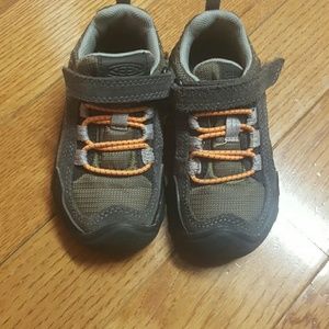 Keen Boys Hiking Shoes sz9