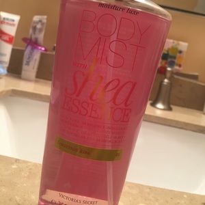 Victoria's Secret Luxurious Kiss Body Mist