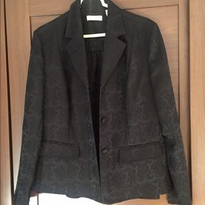 Amanda Smith black patterned skirt suit size 16