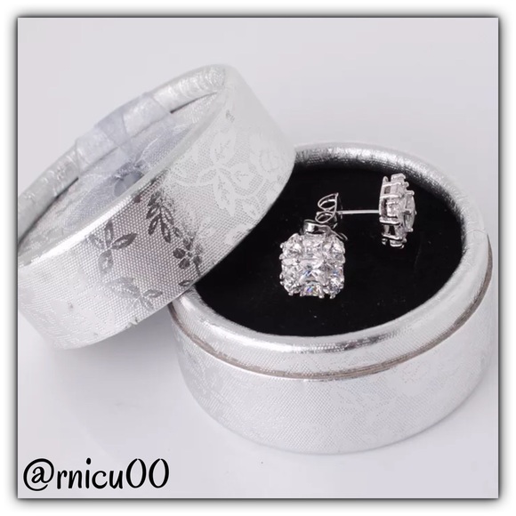 💖1 Left💖2nd Re-Stock! Gold Topaz Stud Earrings! - Picture 4 of 6