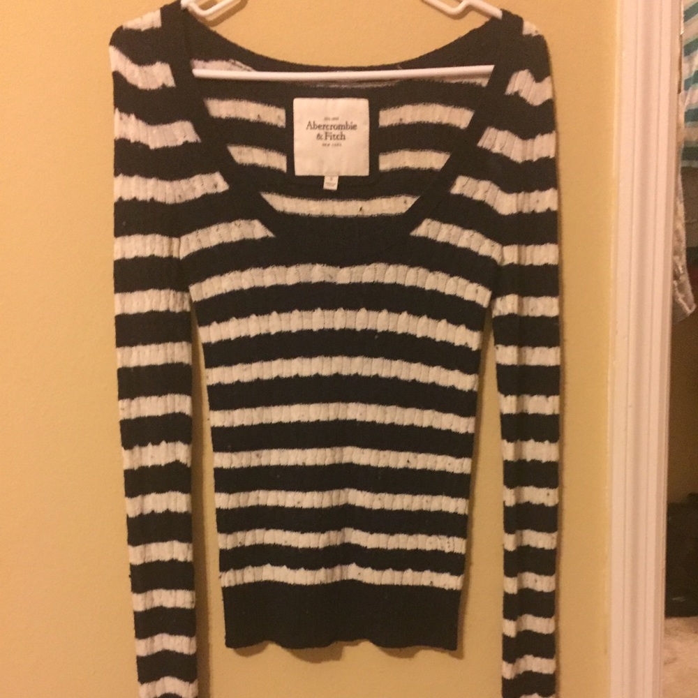 American Eagle navy/white sweater
