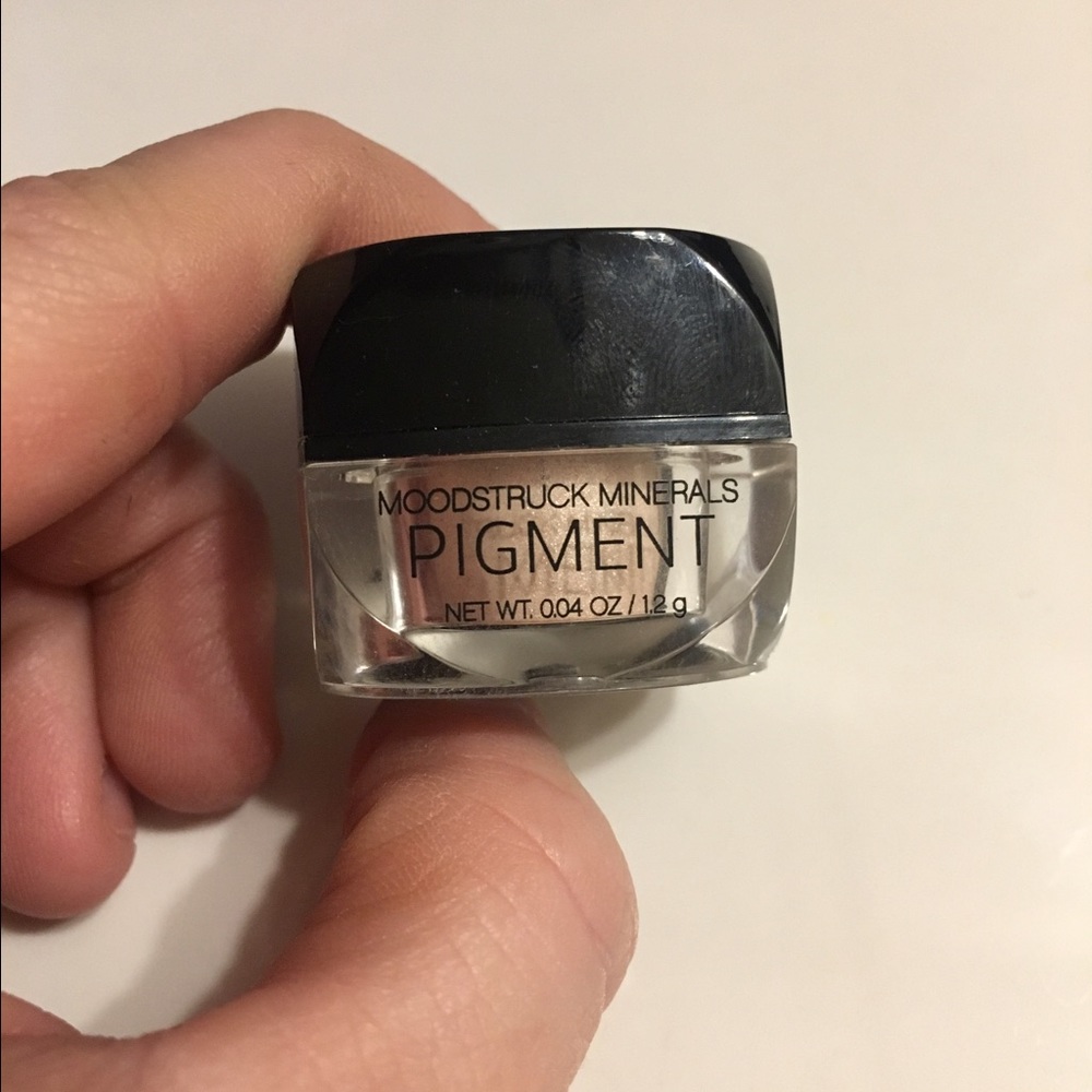 Younique Moodstruck Eye Pigment Powder
