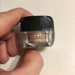 Younique Moodstruck Eye Pigment Powder