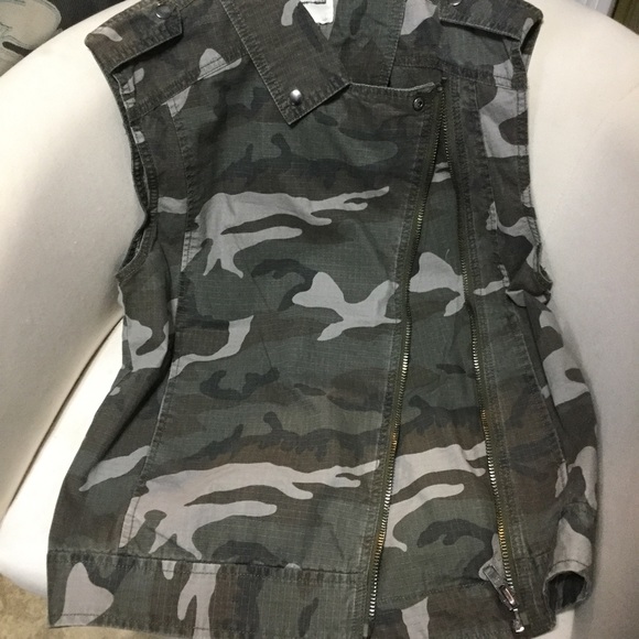 Silence + Noise Camo Embroidered Vest - Picture 3 of 4