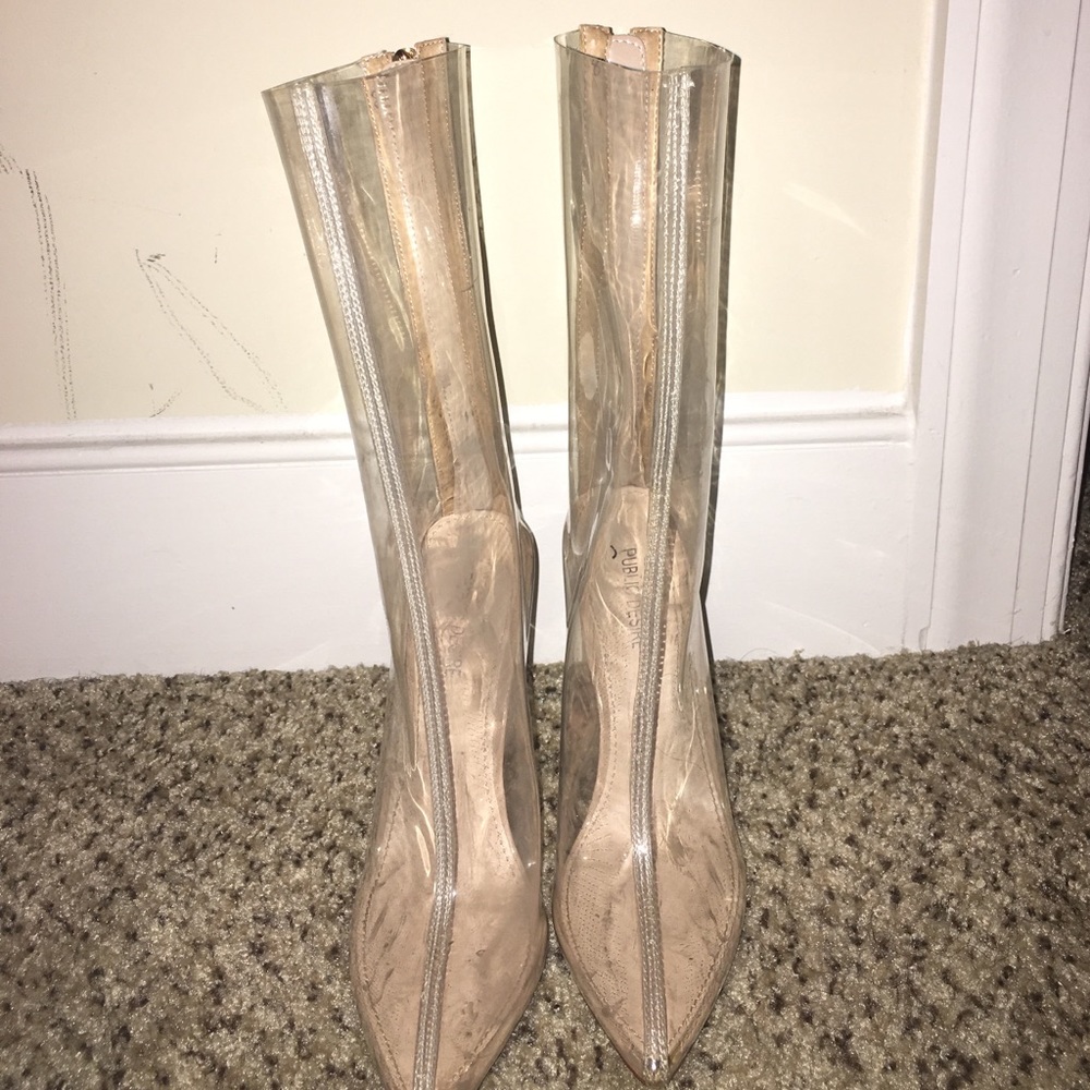 Pointed toe clear boot