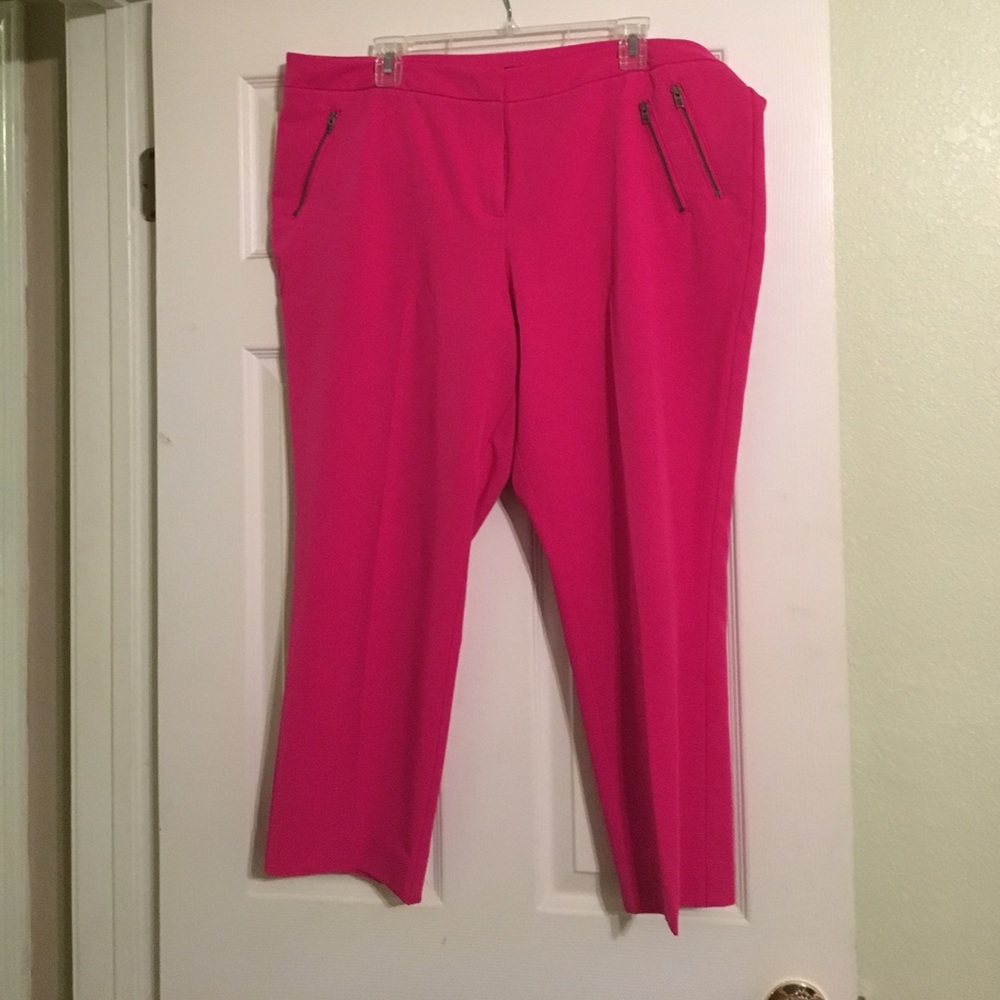 Worthington Fushia Capri pants