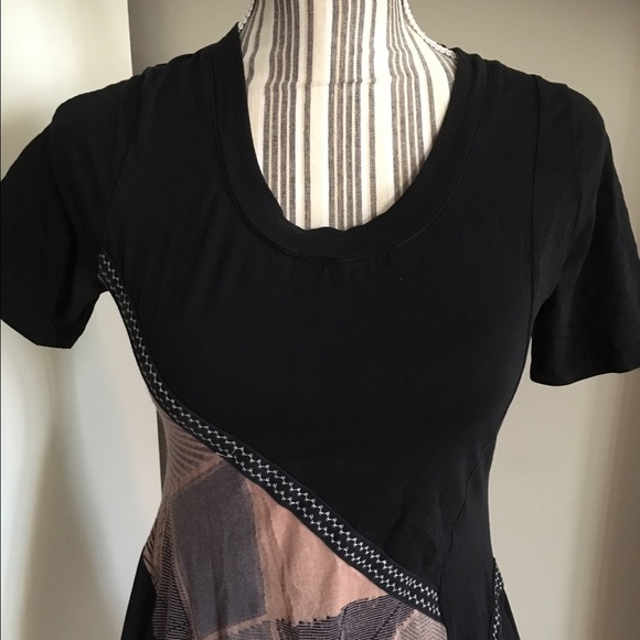 Asymmetric Patterned top - Picture 2 of 4