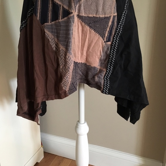 Asymmetric Patterned top - Picture 3 of 4