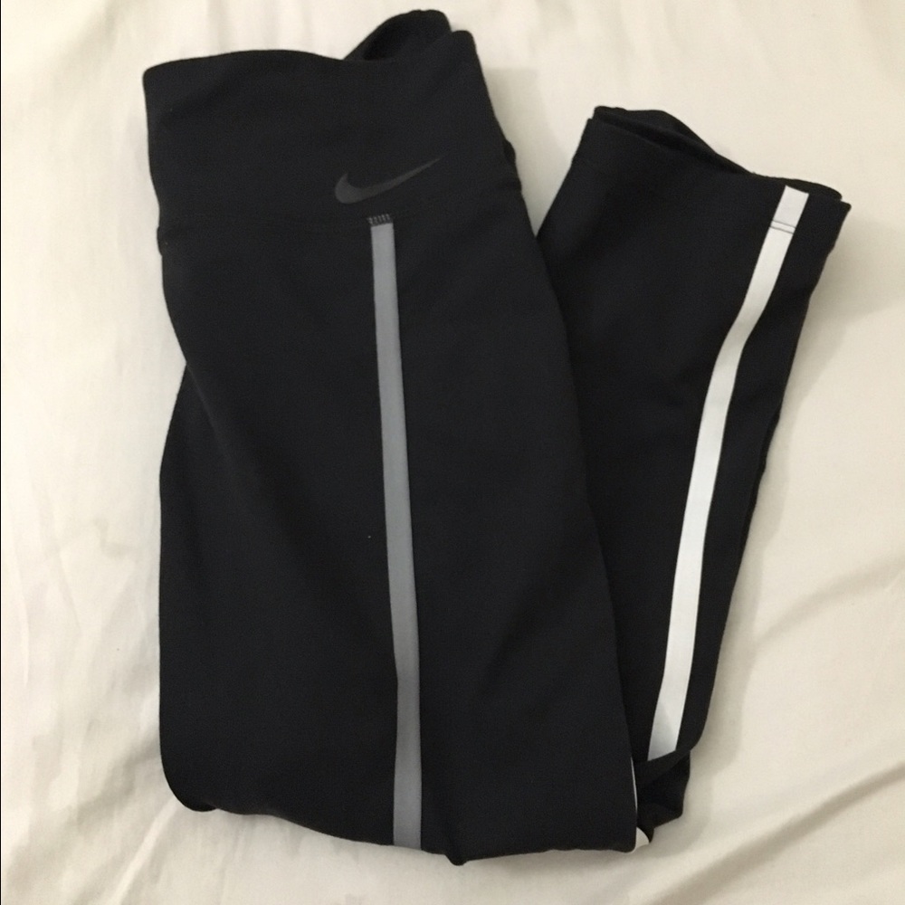 Nike fitted cropped leggings