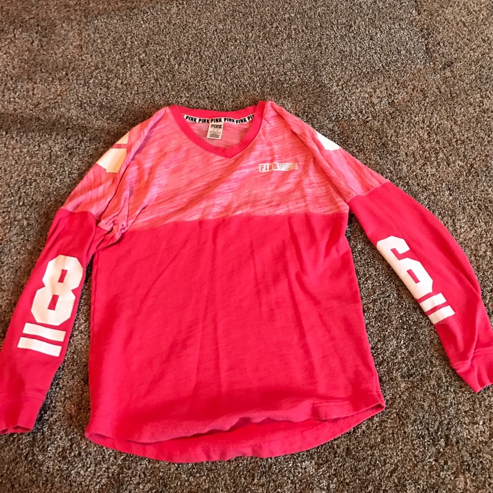 VICTORIA SECRET SIZE MEDIUM SWEATSHIRT