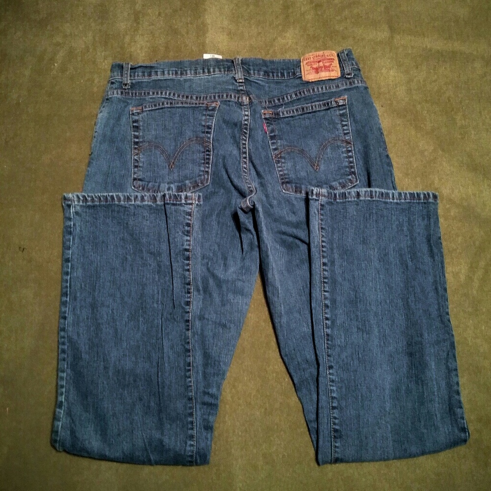 NWOT Levis Relaxed Fit Stretch Bootcut Jeans!