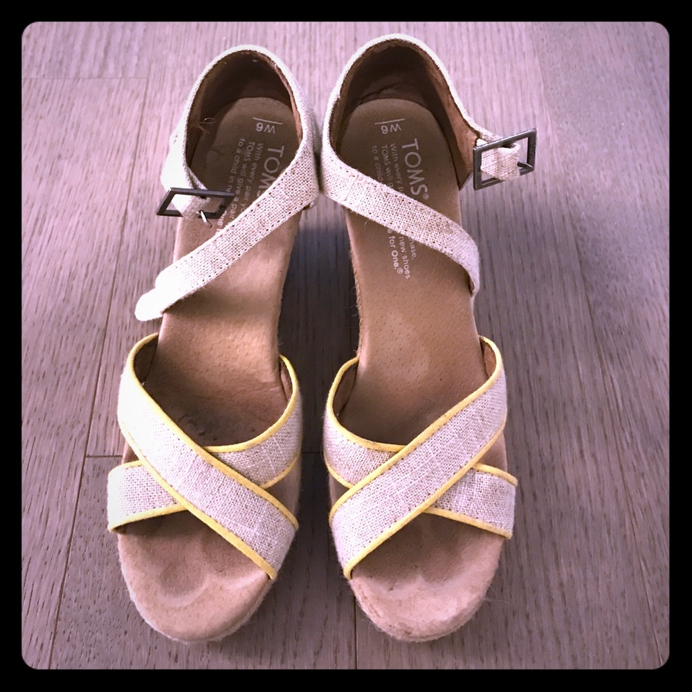 BUNDLE TOMS: TAN W/YELLOW & BLUE W/PINK