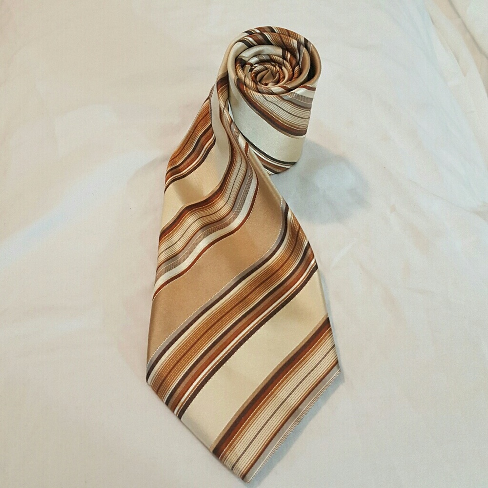 Geoffrey Beene 100% silk tie