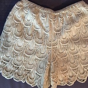 🔴 DONATING SOON!! Vintage crochet shorts