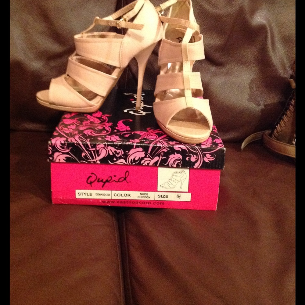 Brand New 👠👠 Nude 5 inch heels