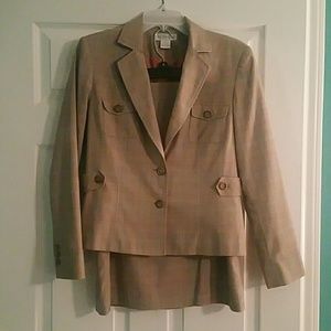 Buiness Dress Suite in Brown Plaid