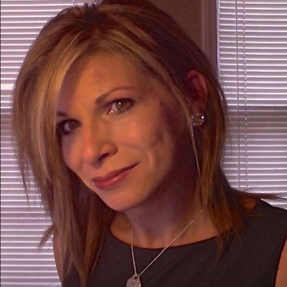 Meet your Posher, Janet - Picture 1 of 1