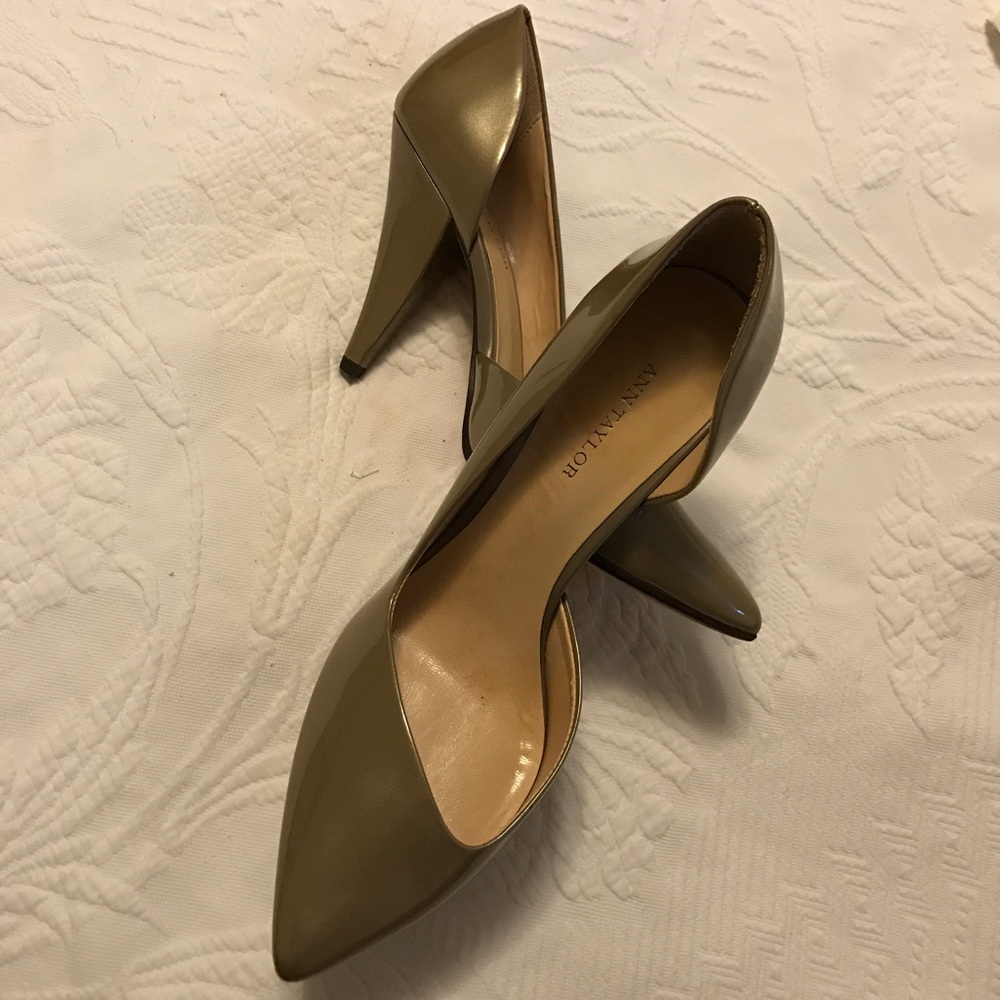 ANN TAYLOR Nude Patent Leather Heels NWOT
