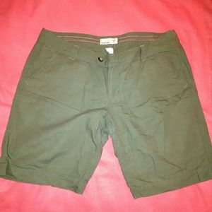 Bermudas shorts hunter green