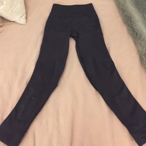 Dark grey lululemon capris leggings