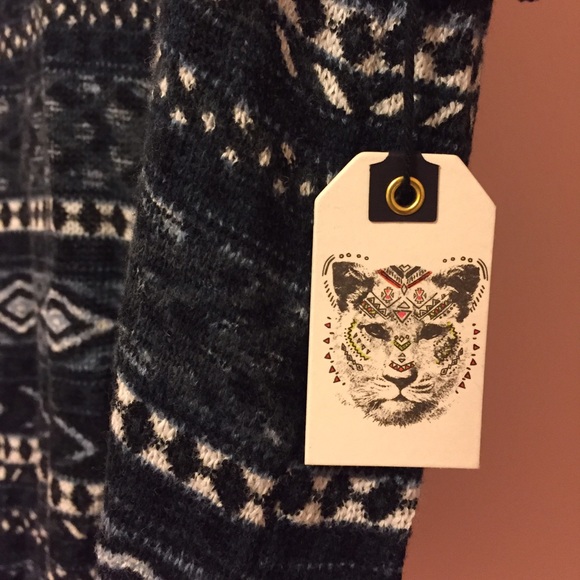 Cute patterned top - Picture 4 of 5