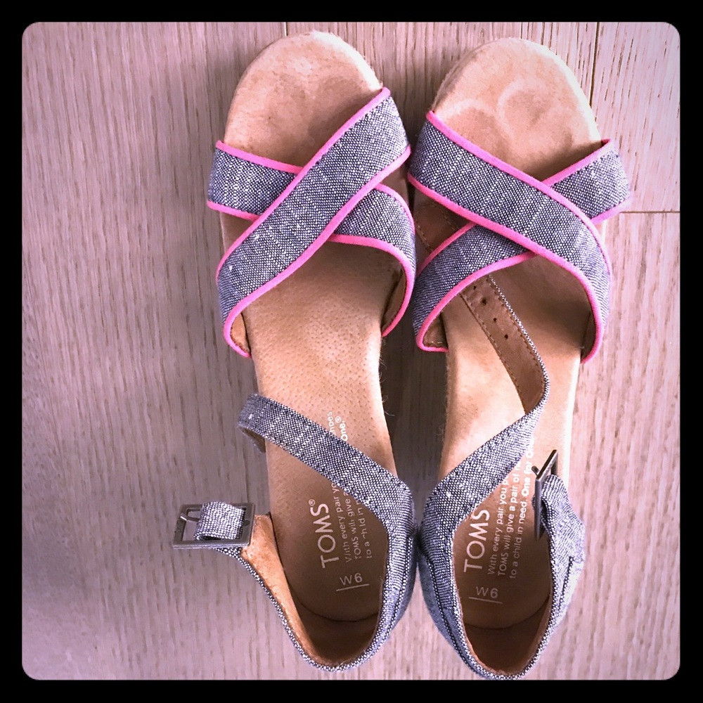 BUNDLE TOMS: BUY BOTH BLUE W/PINK & TAN W/YELLOW