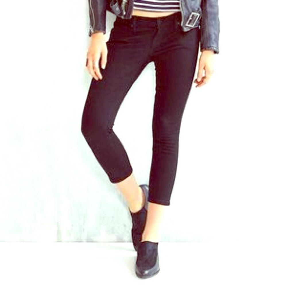PERFECT NWOT BDG black skinny cropped jeans