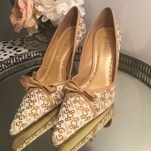 BCBG Tan and White pumps