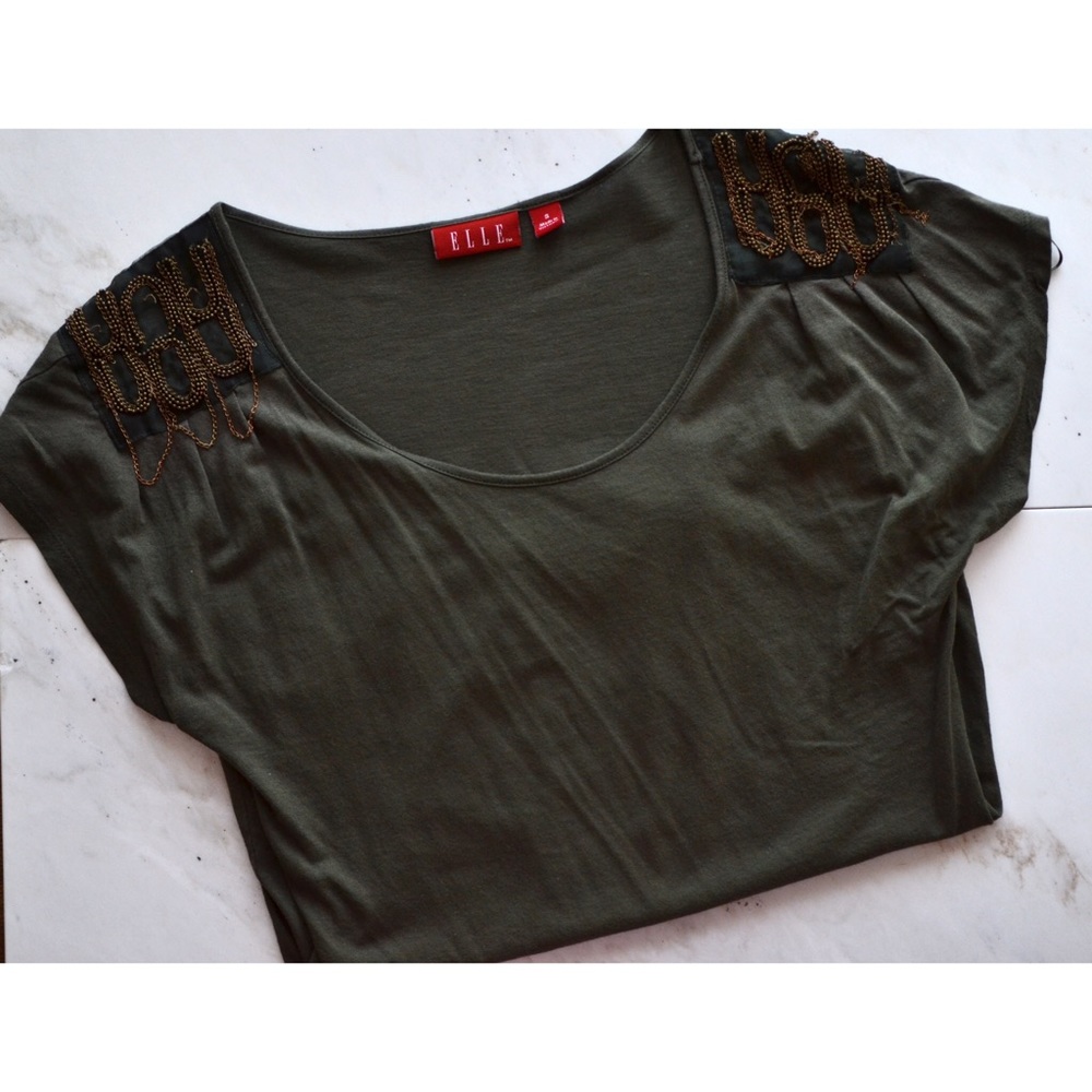 Tee with shoulder detail