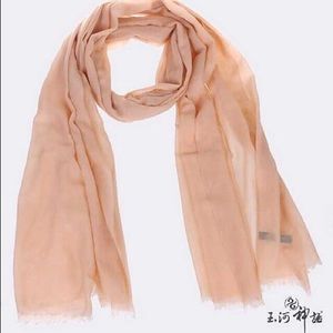 100 ^ pure wool scarf, it is very thin but warm