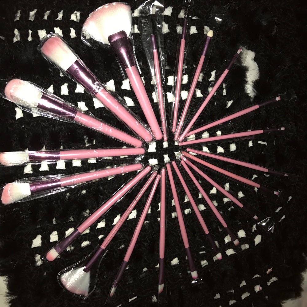 Pink Makeup Brushes Set