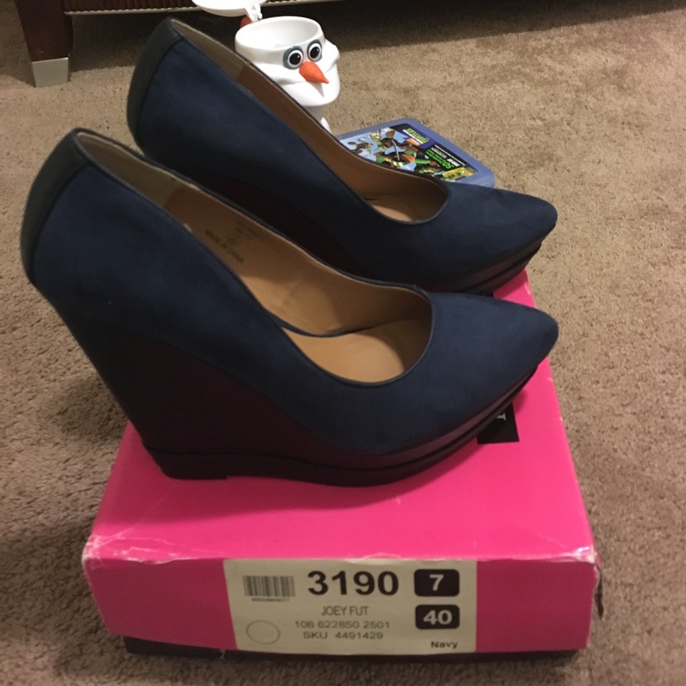 ‼️ SALE ‼️Navy blue & black wedges