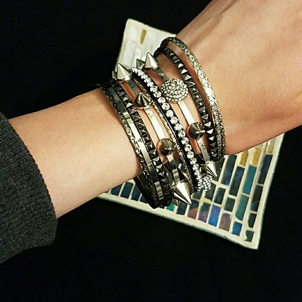 Bracelets - Picture 2 of 4