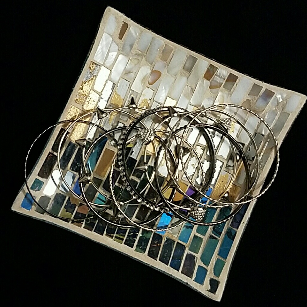 Bracelets - Picture 3 of 4